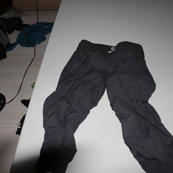 Black Ivivva Capris Size 7 - Picture 1 of 3